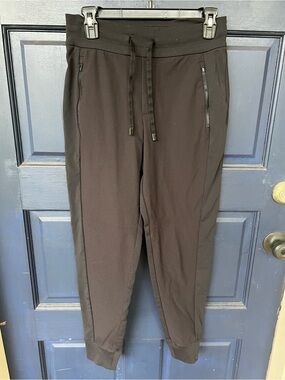 Women's Black Athleta Headlands Hybrid Trek Jogger Pants with Zip Pockets
